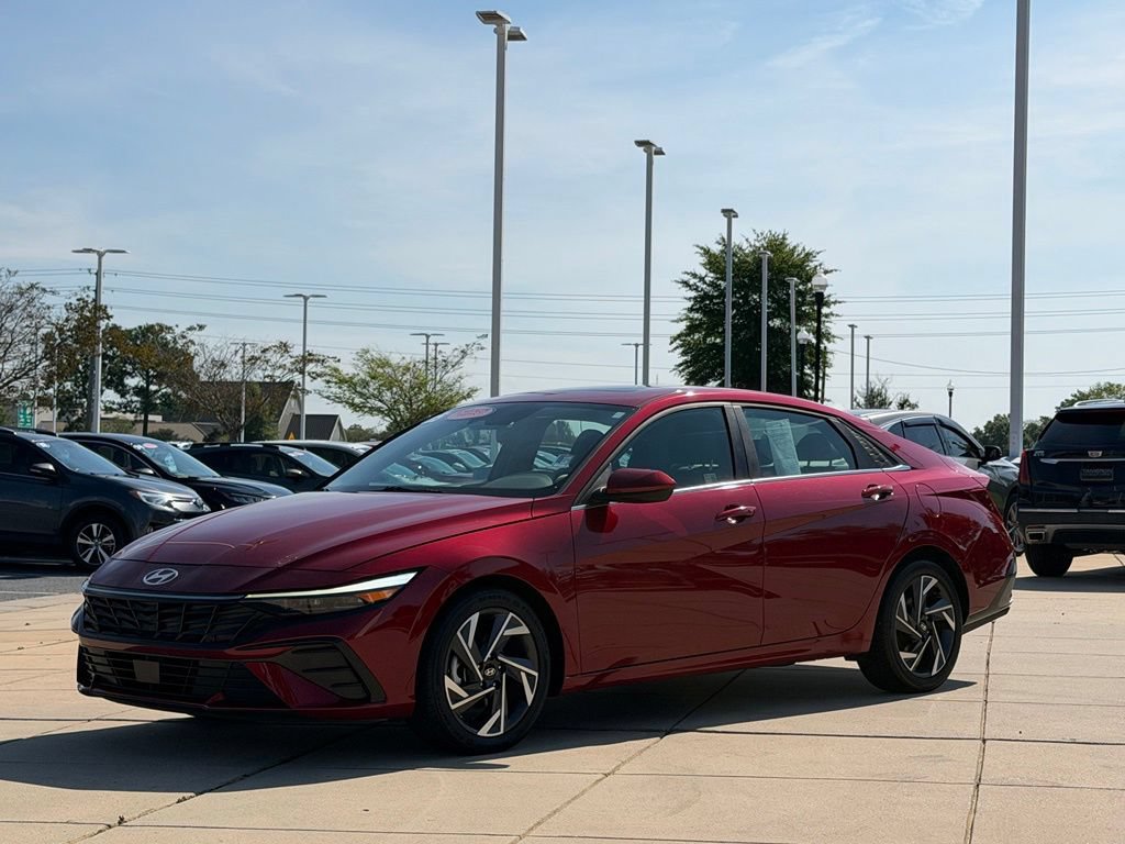 Used 2025 Hyundai Elantra SEL FWD image 8