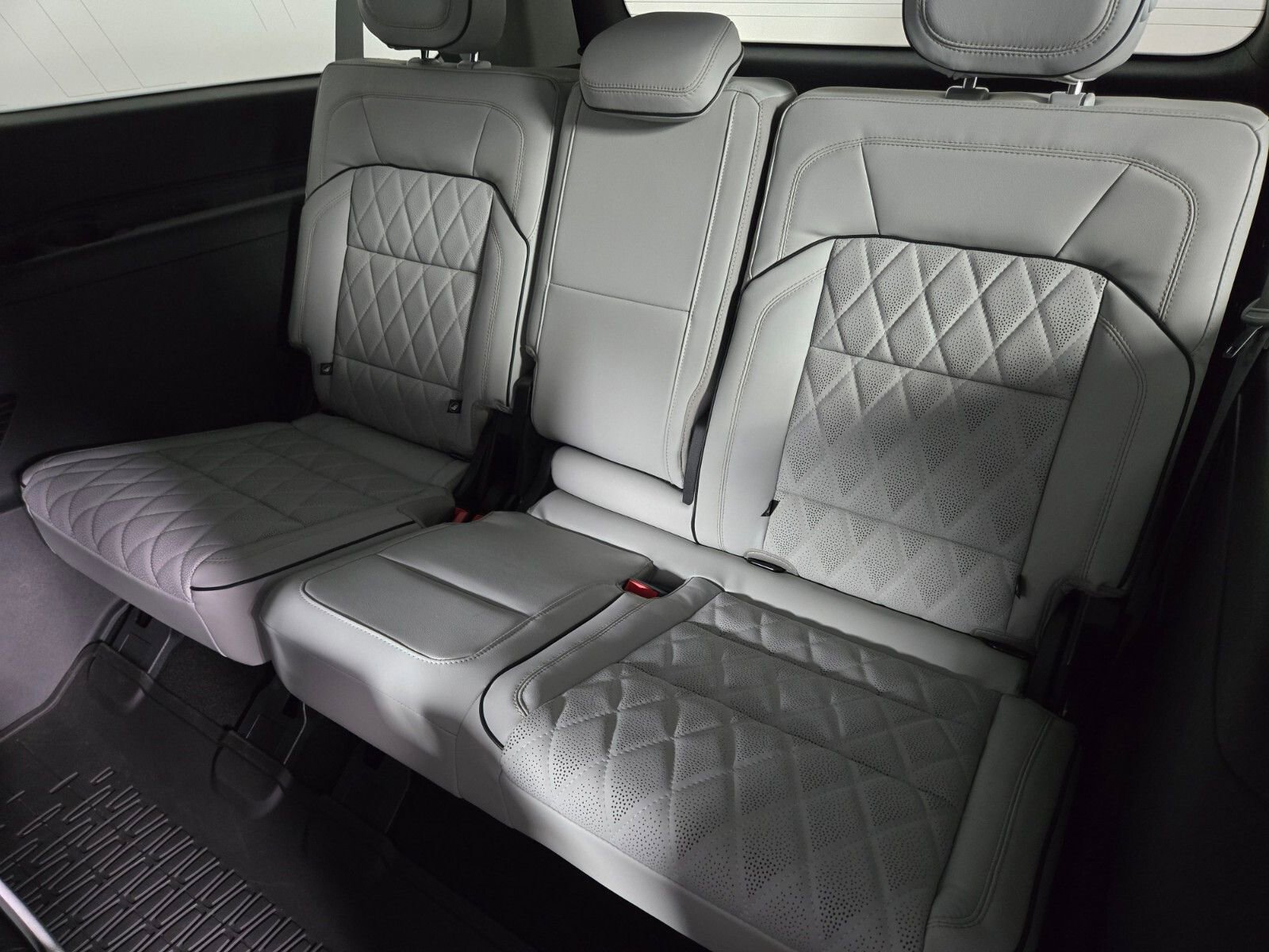 New 2026 Lincoln Navigator L Black Label w/ Black Label Special Edition image 15