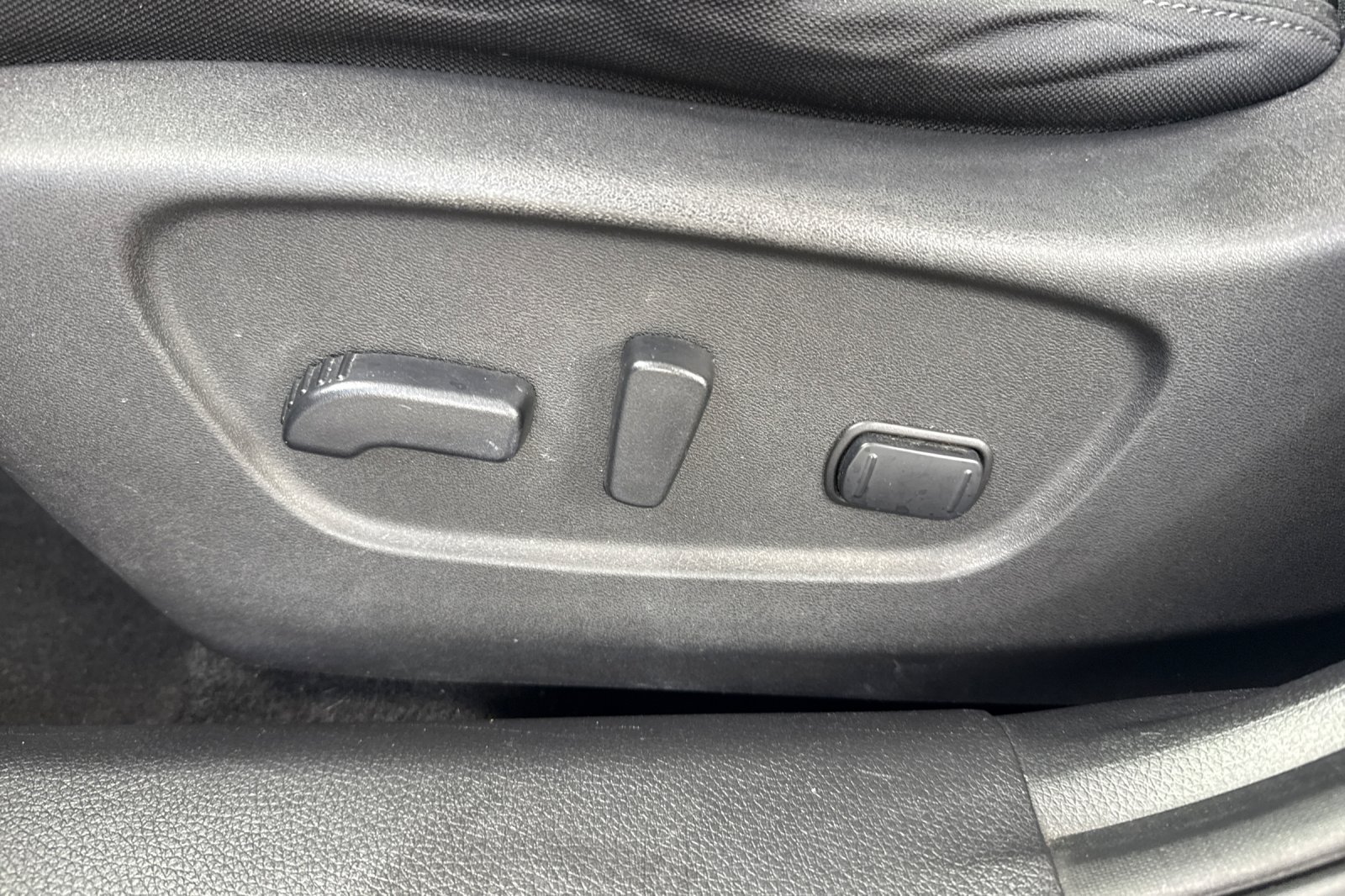 Used 2018 Nissan Rogue SV FWD image 18