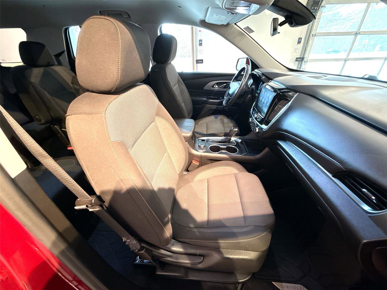 Used 2020 Chevrolet Traverse LT w/ Driver Confidence II Package image 25