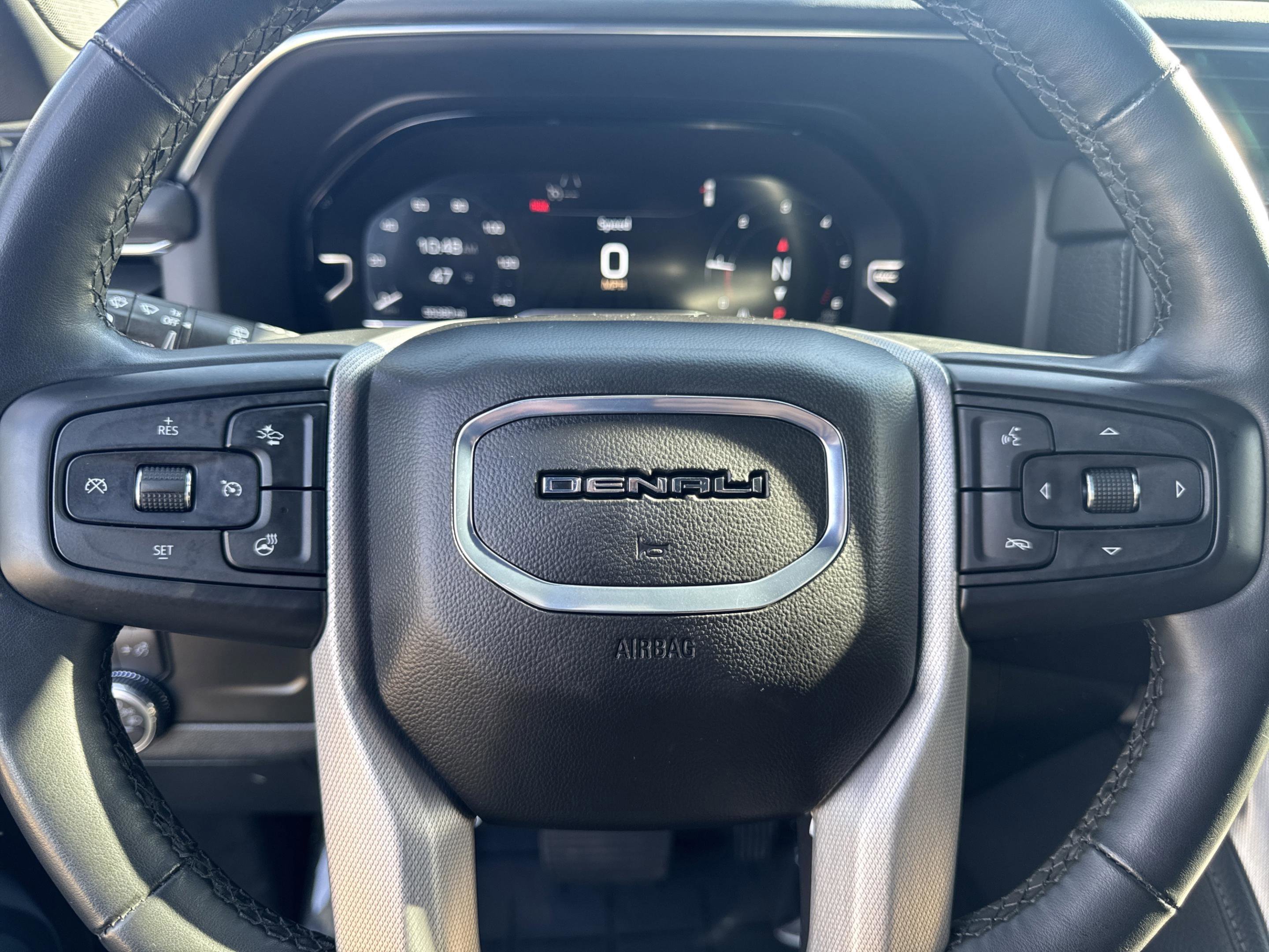 Used 2024 GMC Yukon XL Denali image 10