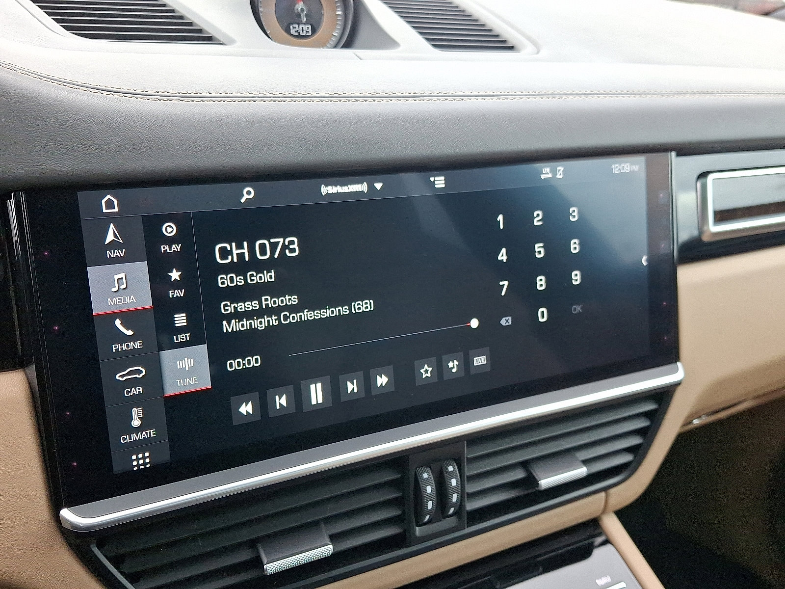 Used 2019 Porsche Cayenne Turbo image 17