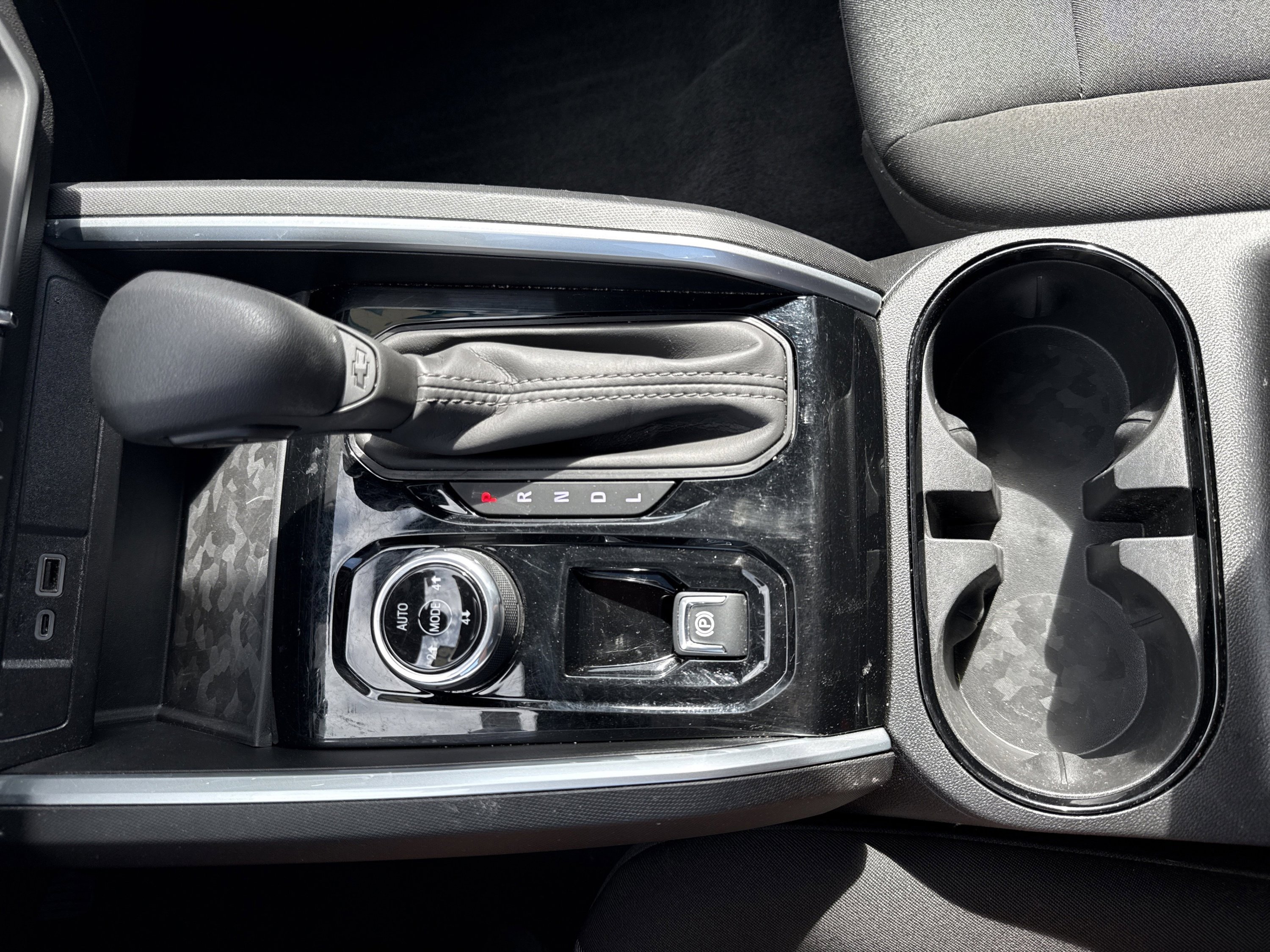 Used 2025 Chevrolet Colorado Trail Boss AWD/4WD image 12