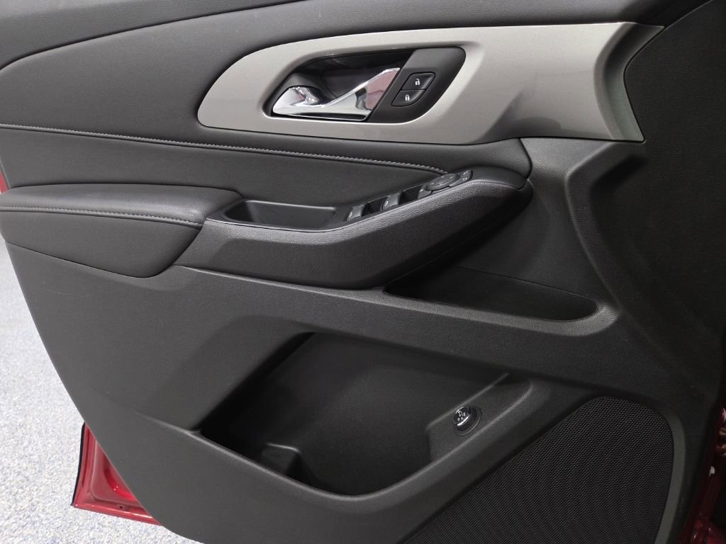 Used 2023 Chevrolet Traverse LT image 31