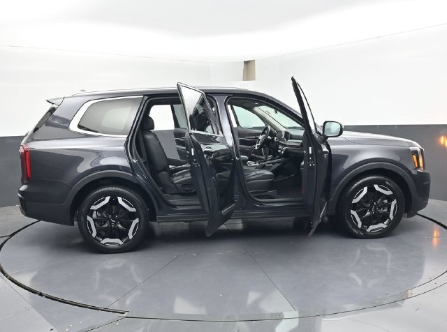 Used 2025 Kia Telluride S FWD image 50