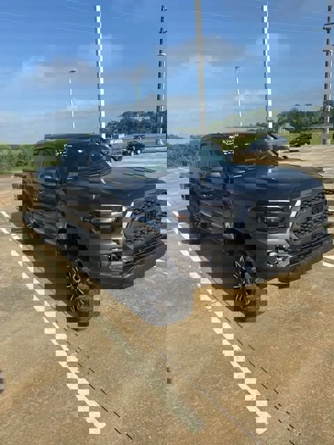 Used 2019 Toyota Tacoma SR w/ SR Convenience Package image 2