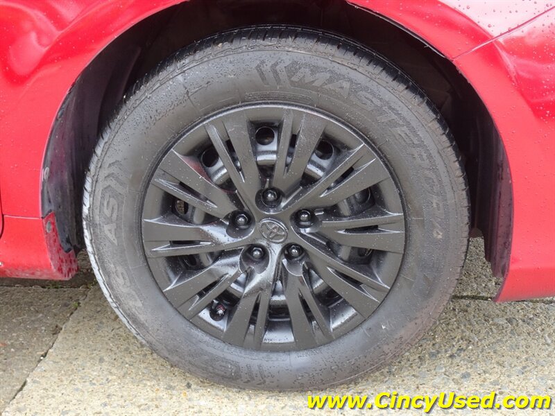 Used 2012 Toyota Camry LE FWD image 29