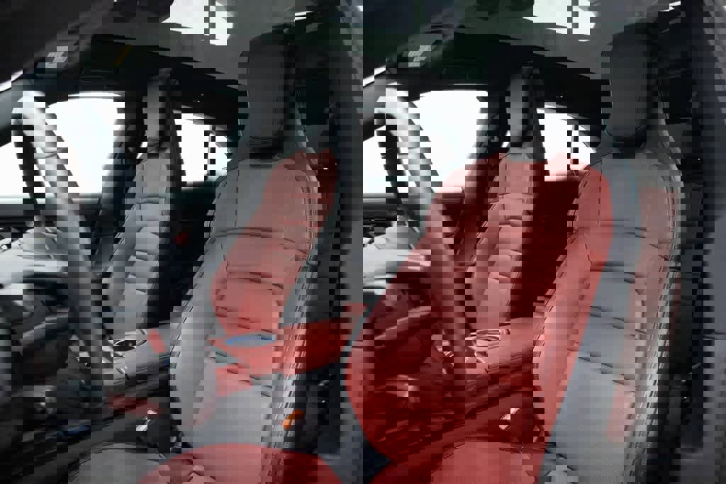 Certified 2025 Porsche Taycan 4S image 5