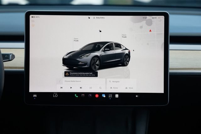 Used 2023 Tesla Model 3 Standard Range RWD image 30