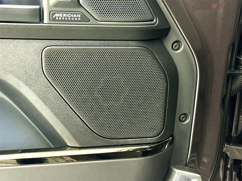 Used 2025 Land Rover Defender 110 image 19