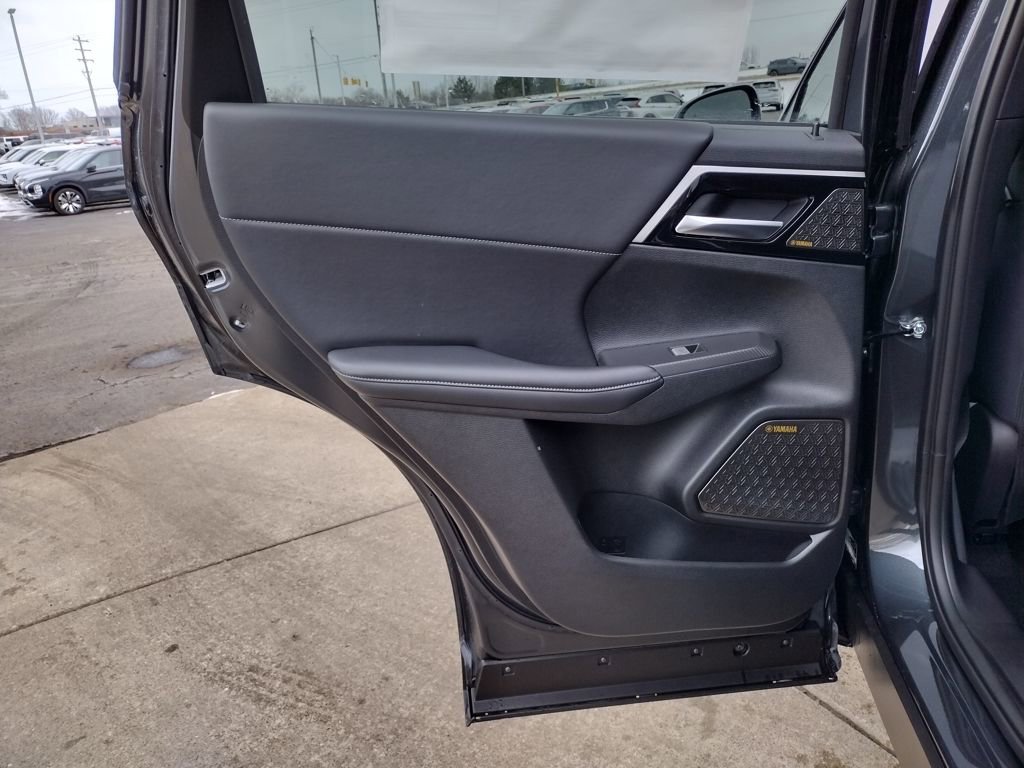 New 2026 Mitsubishi Outlander SE image 32