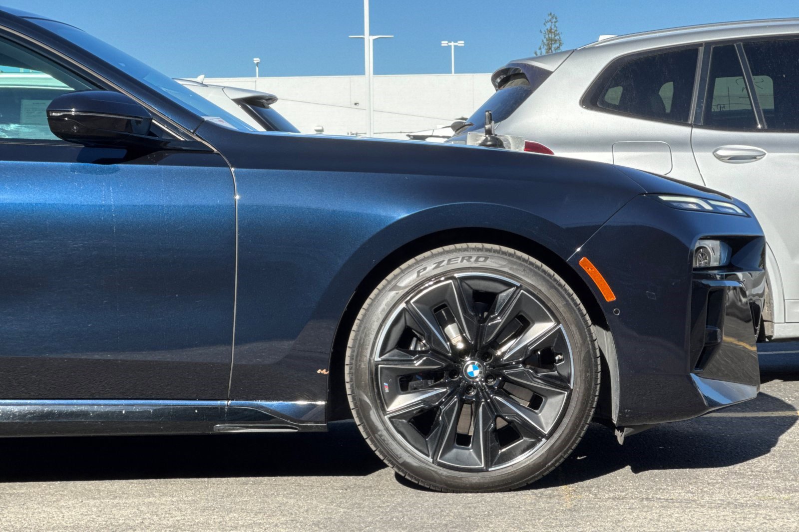 Used 2023 BMW 740i w/ Parking Assistance Package image 34