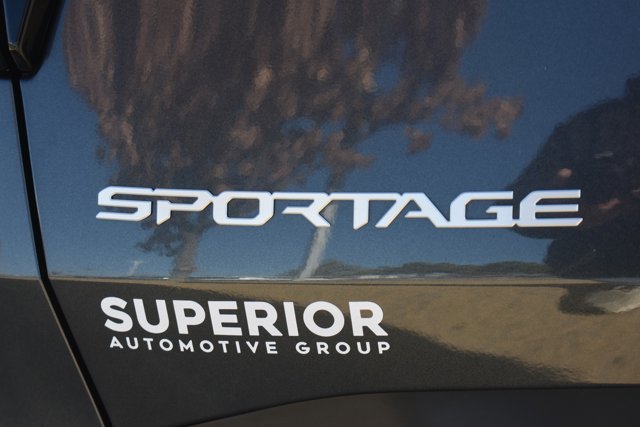 Used 2025 Kia Sportage EX image 7