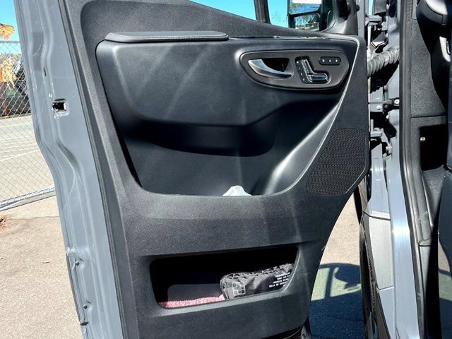 New 2024 Mercedes-Benz Sprinter 2500 image 17