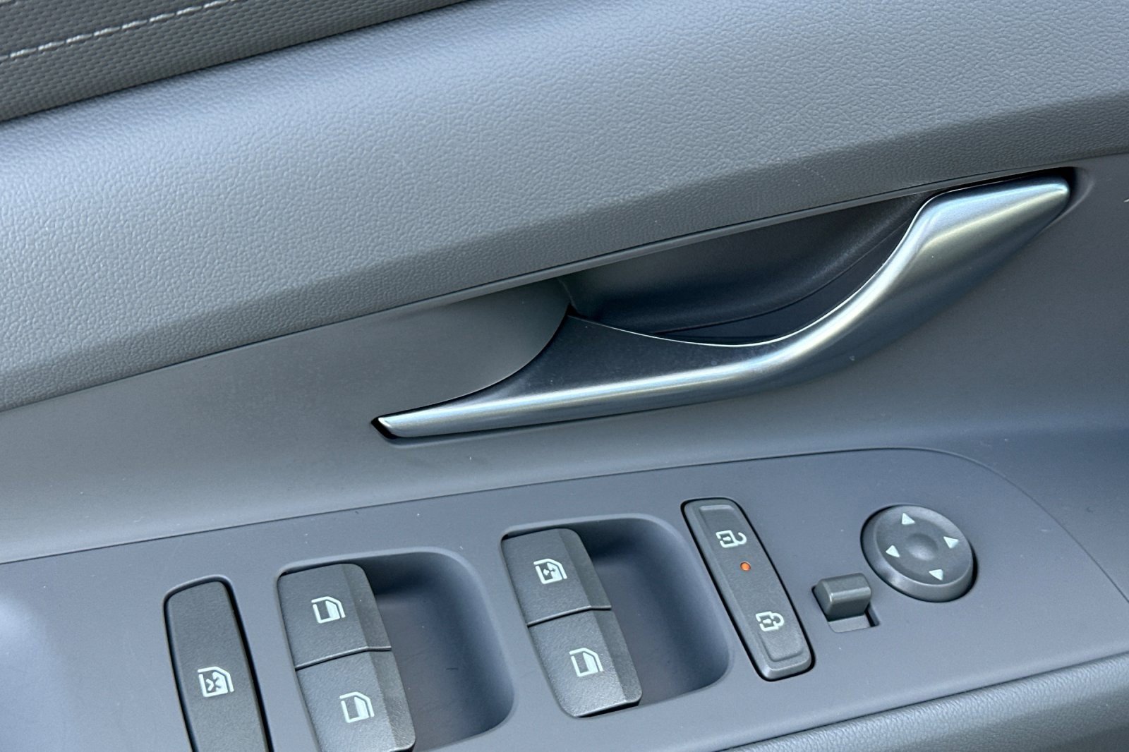 Used 2024 Hyundai Elantra SEL image 12