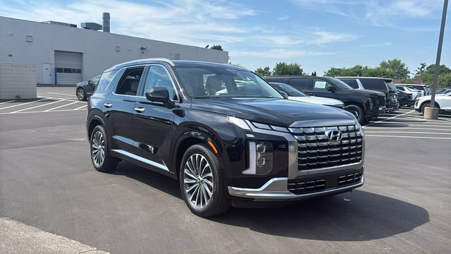 Used 2024 Hyundai Palisade AWD image 2