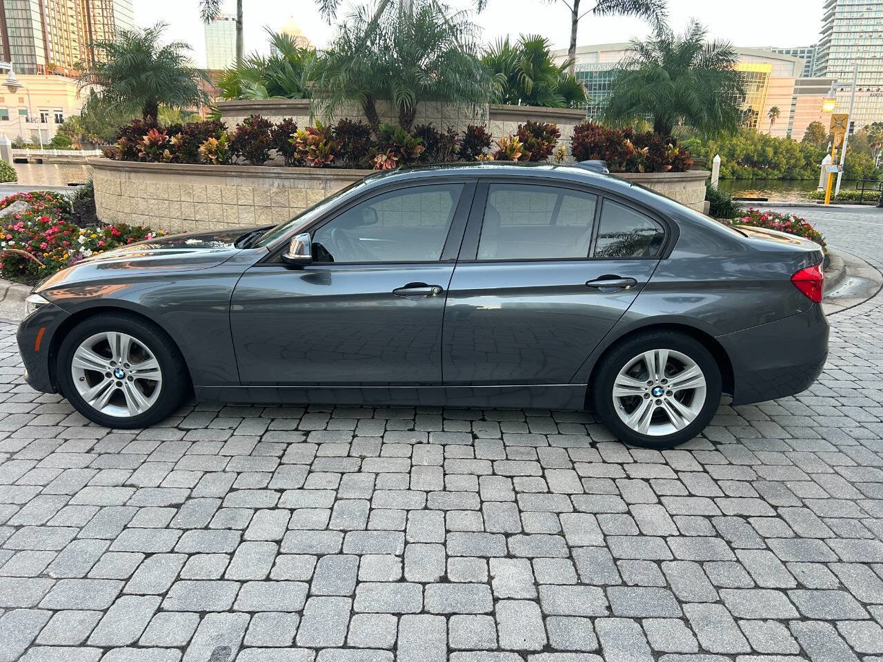 Used 2016 BMW 328i Sedan image 1