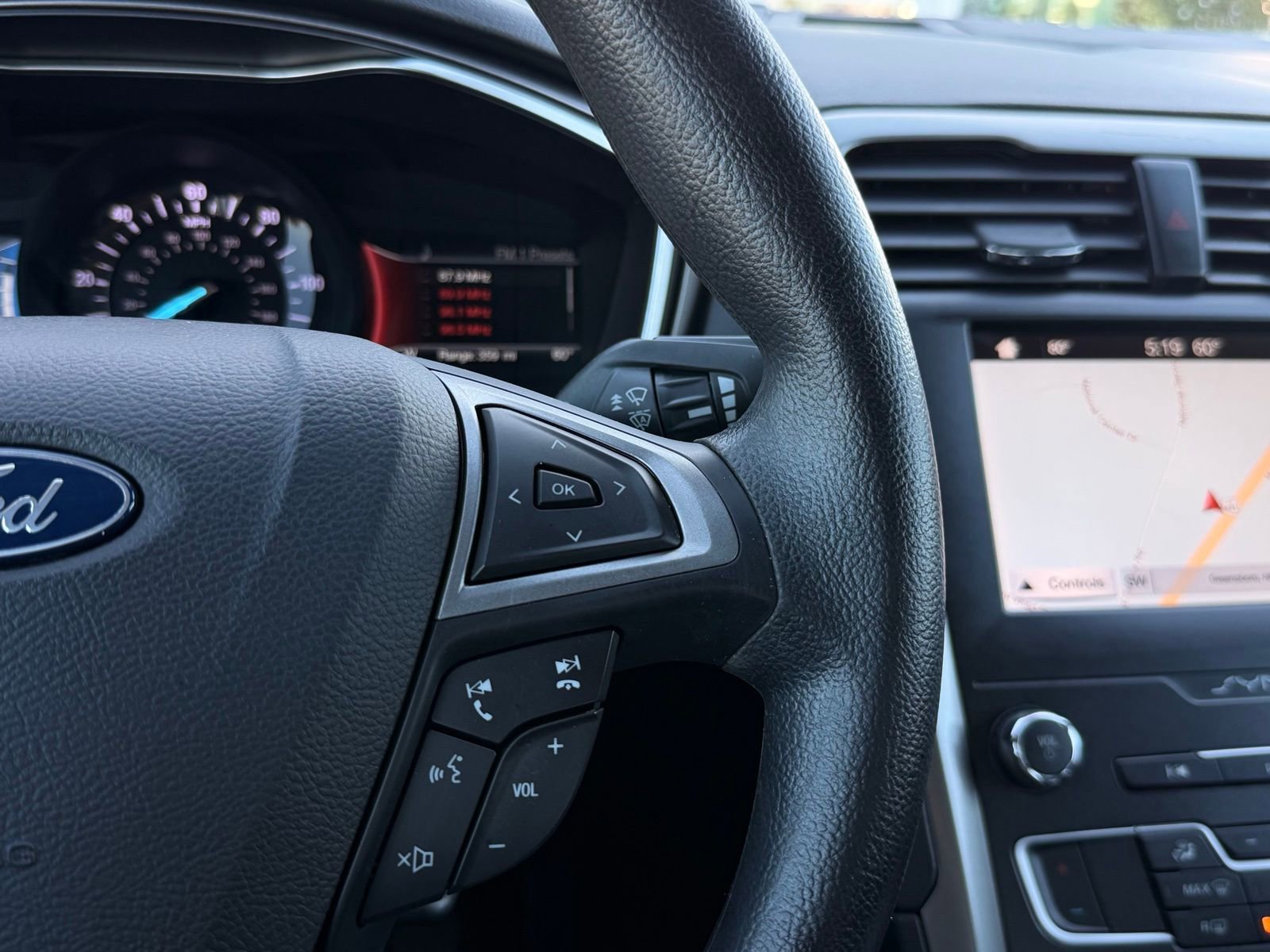 Used 2019 Ford Fusion SE image 29