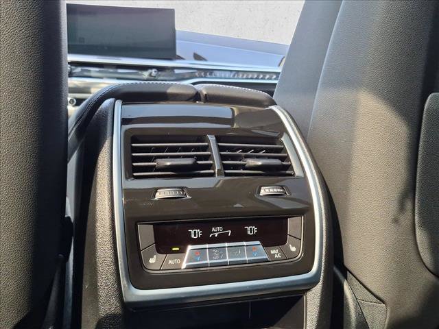 Used 2026 BMW X7 xDrive40i AWD/4WD image 18