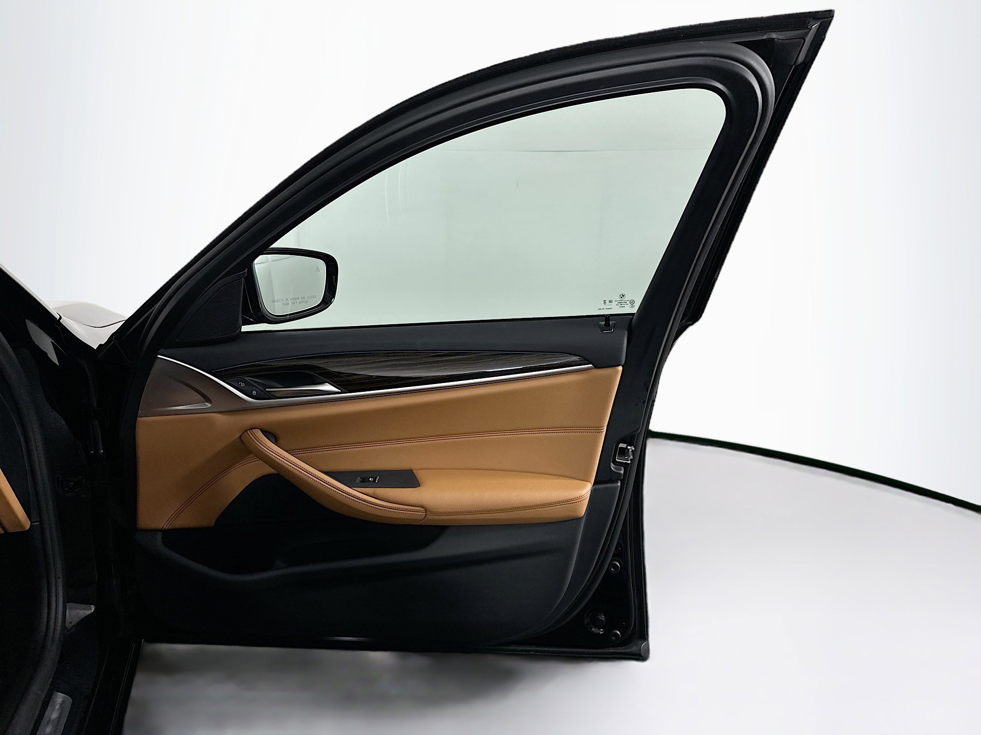 Used 2023 BMW 530e w/ Convenience Package image 33