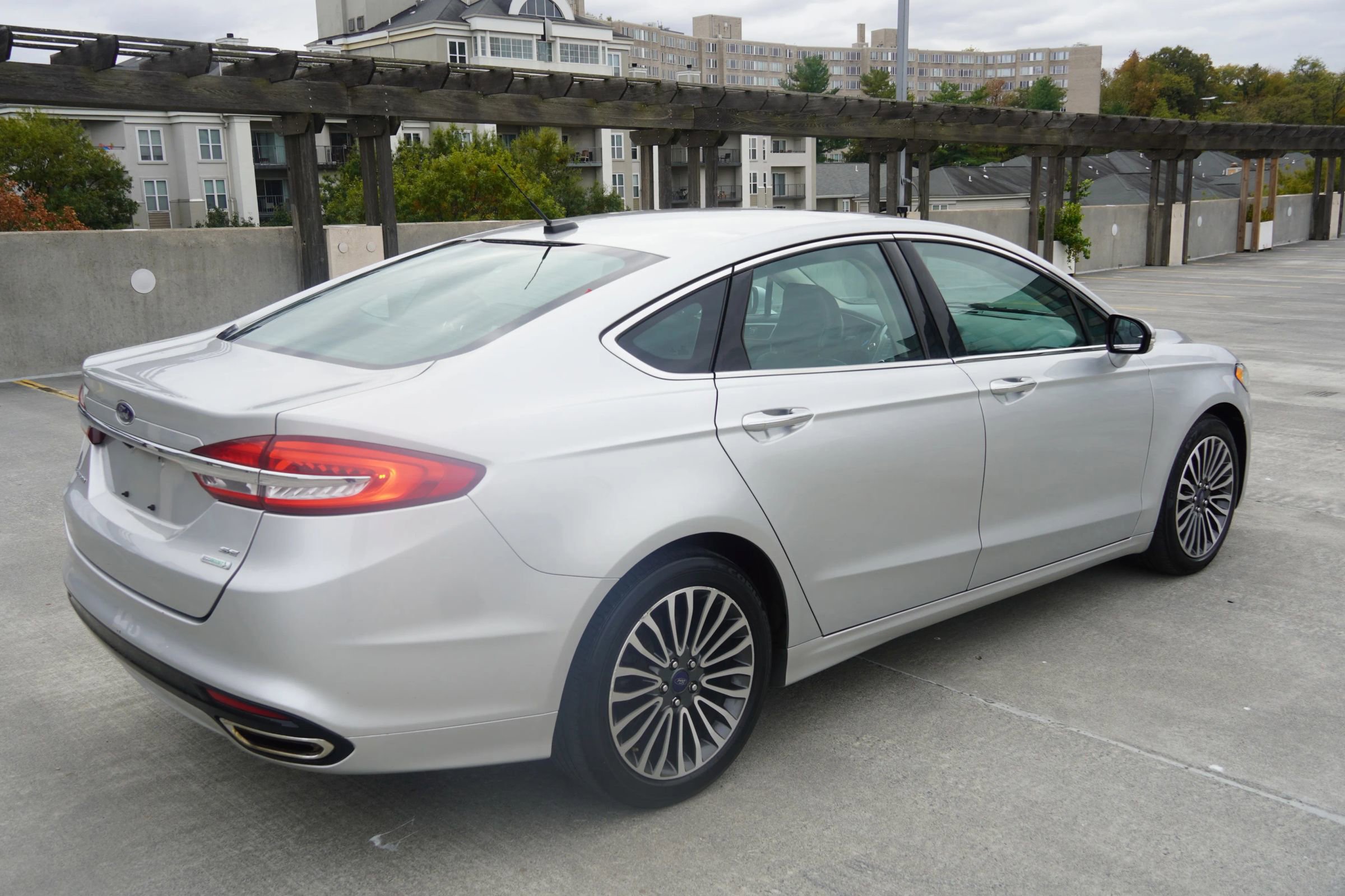 Used 2017 Ford Fusion SE image 34