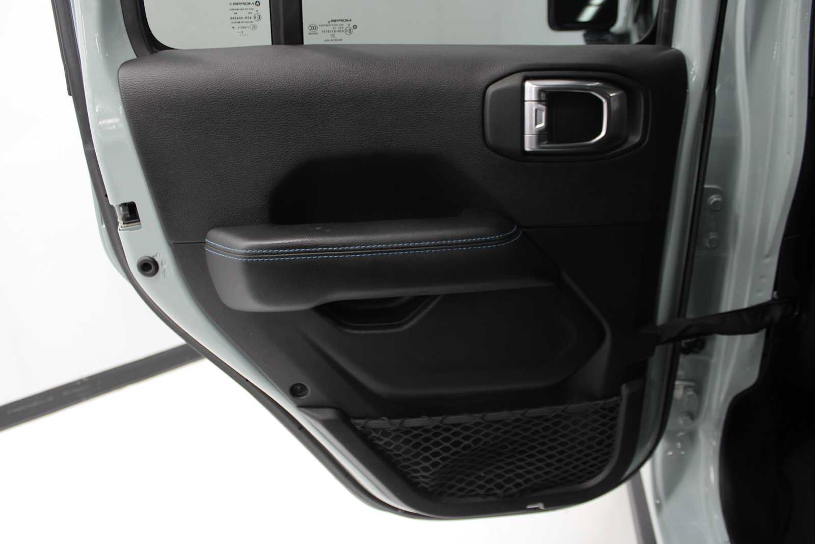 Used 2023 Jeep Wrangler Unlimited Rubicon 4xe w/ Steel Bumper Group AWD/4WD image 33