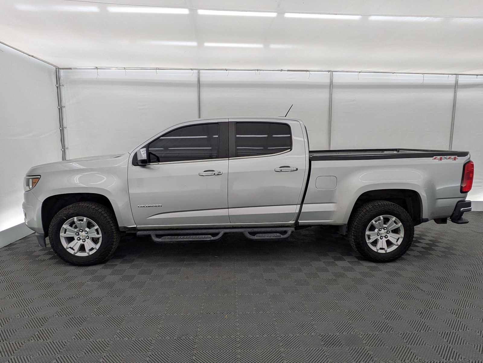 Used 2017 Chevrolet Colorado LT w/ Luxury Package, Chrome AWD/4WD image 3