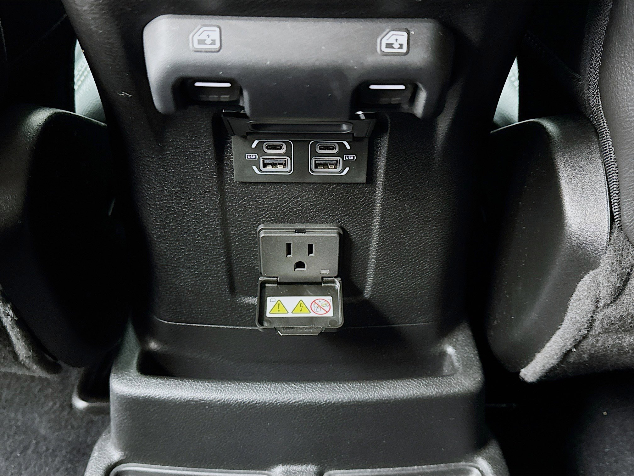 Used 2022 Jeep Wrangler Unlimited Sahara w/ Cold Weather Group image 16