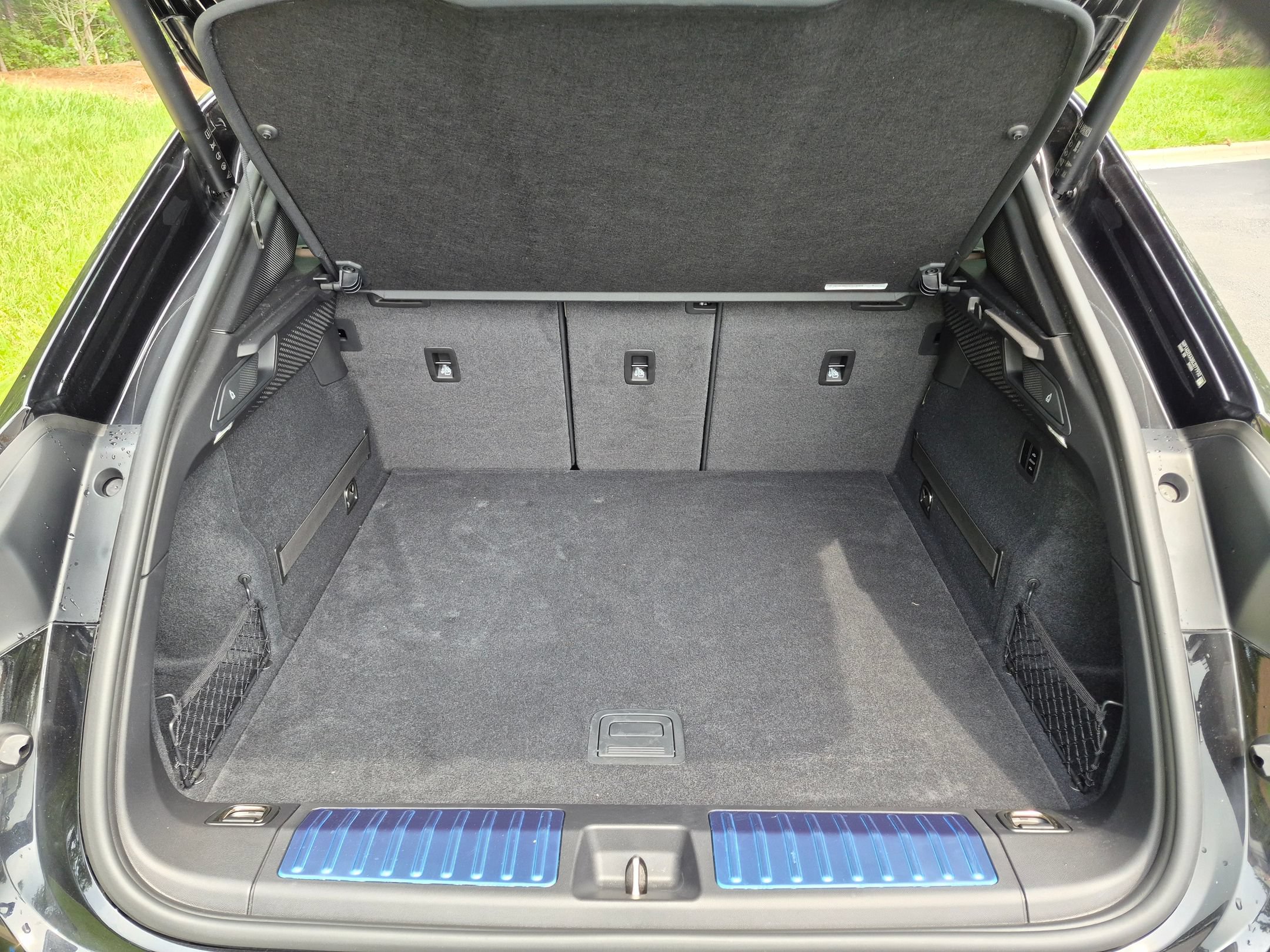 Certified 2025 Porsche Macan Electric RWD image 27