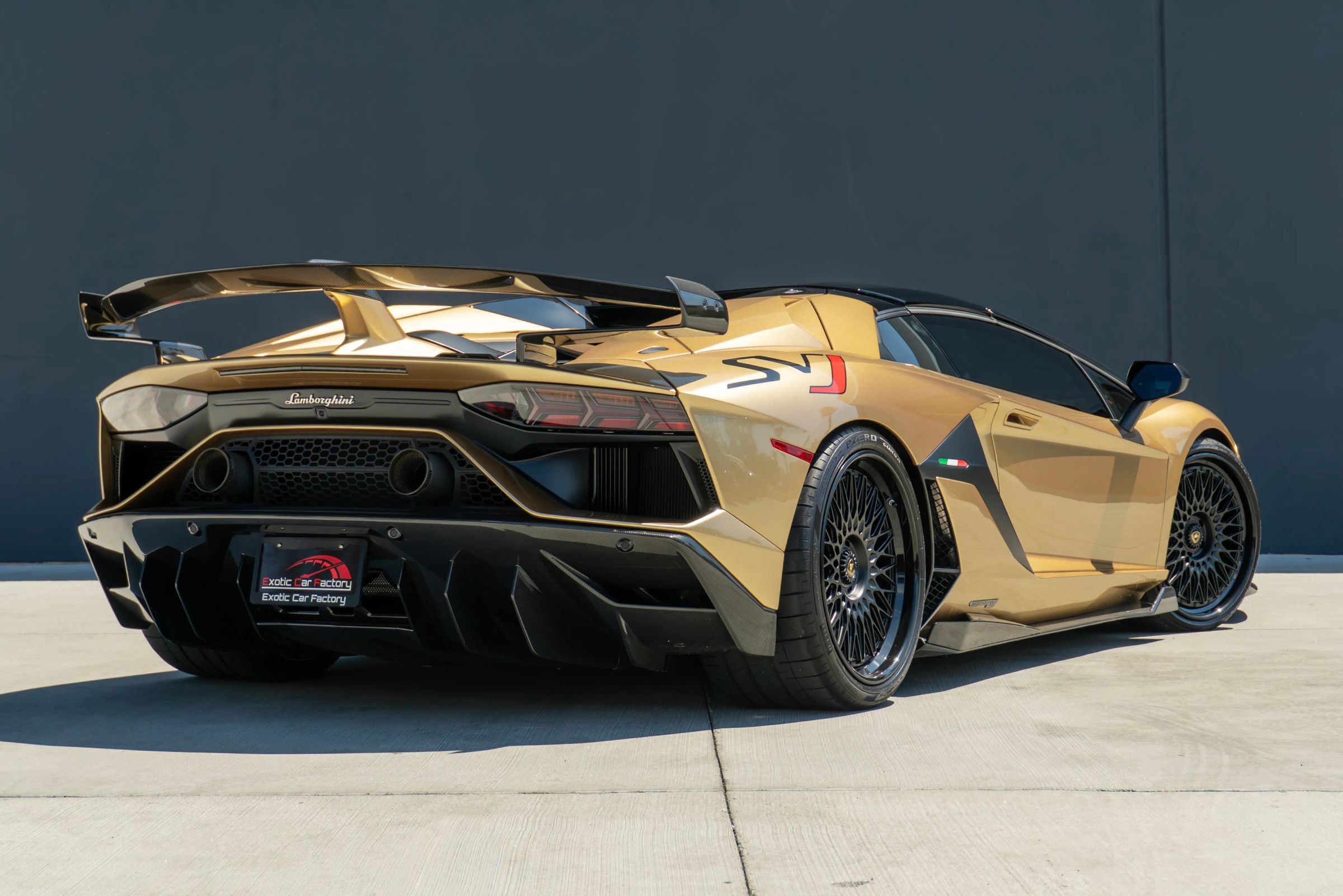 Used 2020 Lamborghini Aventador SVJ AWD/4WD image 9