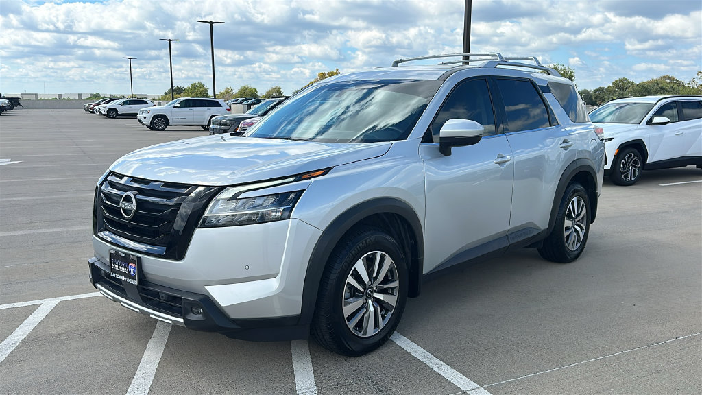 Used 2023 Nissan Pathfinder SL w/ Lighting Package (N92) AWD/4WD image 8