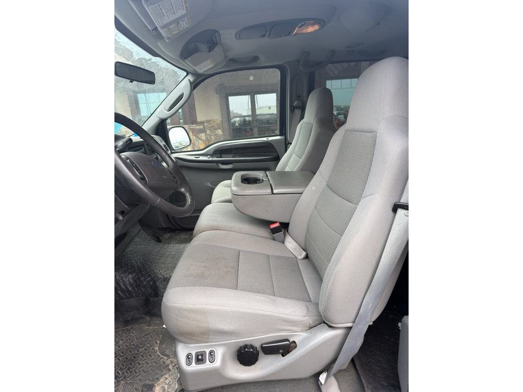 Used 2005 Ford Excursion XLT RWD image 9
