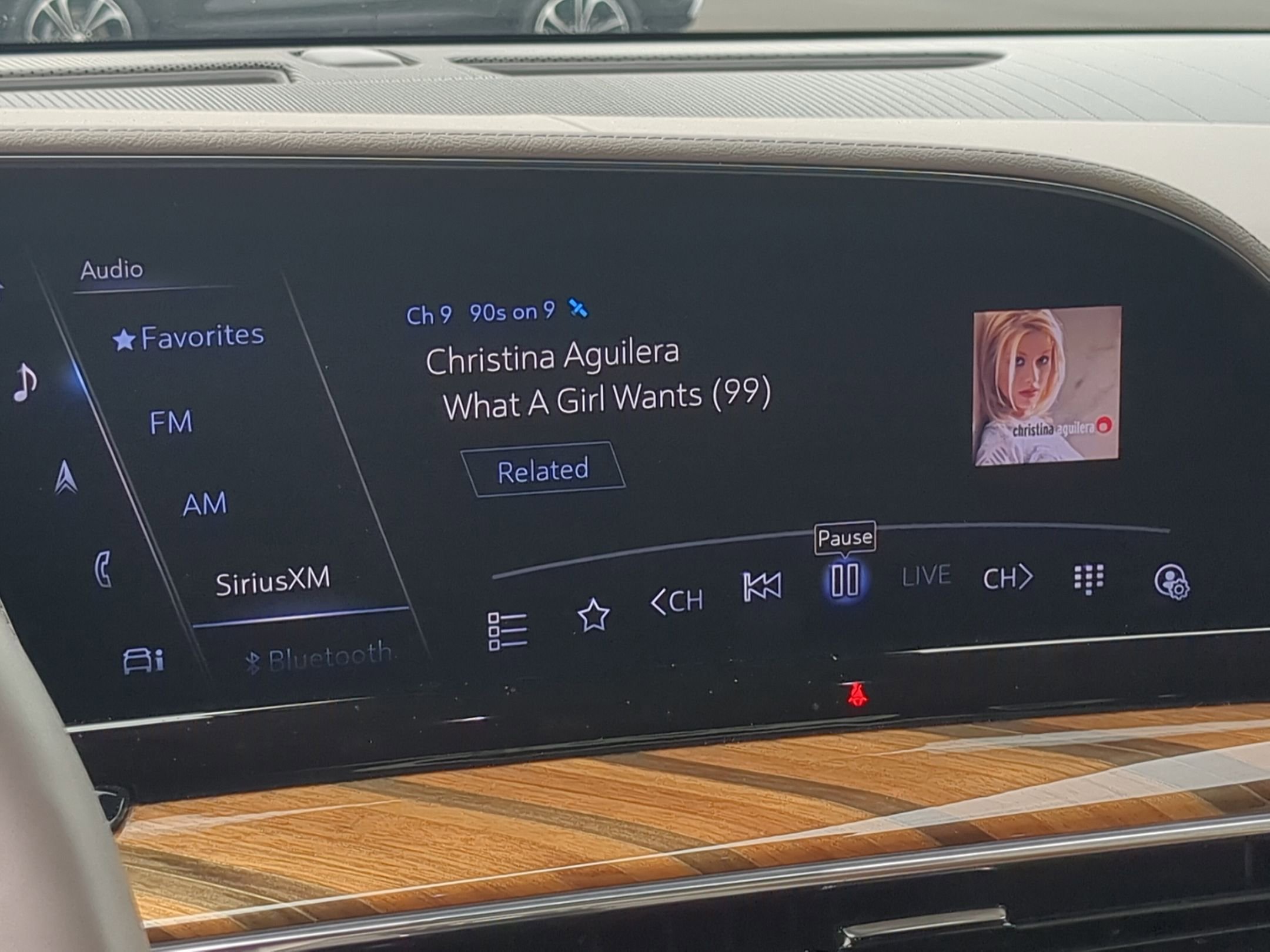 Certified 2024 Cadillac Escalade Premium Luxury Platinum AWD/4WD image 12