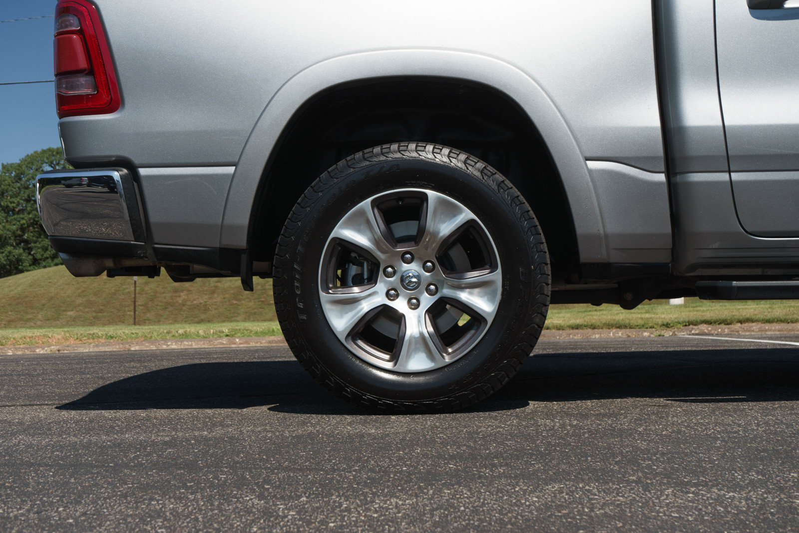 Used 2020 RAM 1500 Laramie AWD/4WD image 10