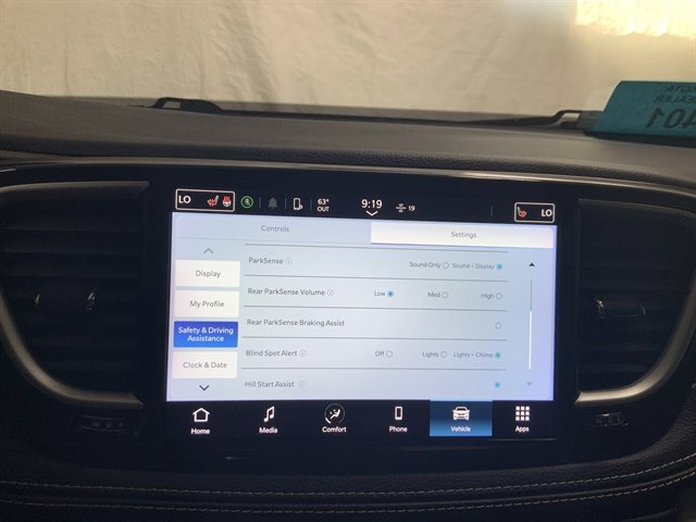Used 2023 Chrysler Pacifica Touring-L AWD/4WD image 30