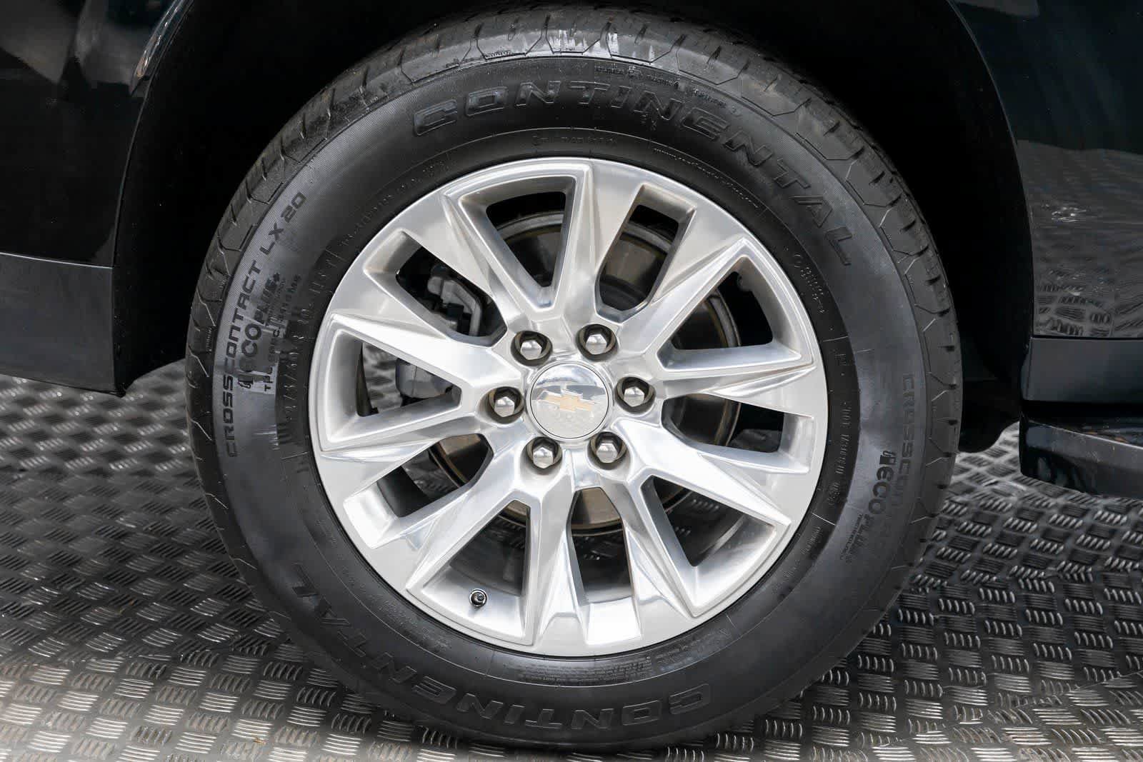 Used 2024 Chevrolet Suburban Premier AWD/4WD image 46