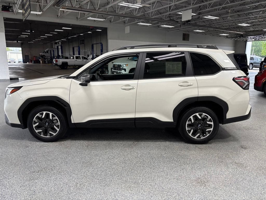 Used 2025 Subaru Forester Premium AWD/4WD image 4