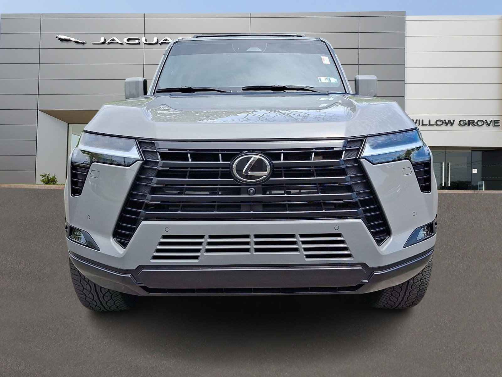 Used 2025 Lexus GX 550 w/ Accessory Package (2T) AWD/4WD image 8