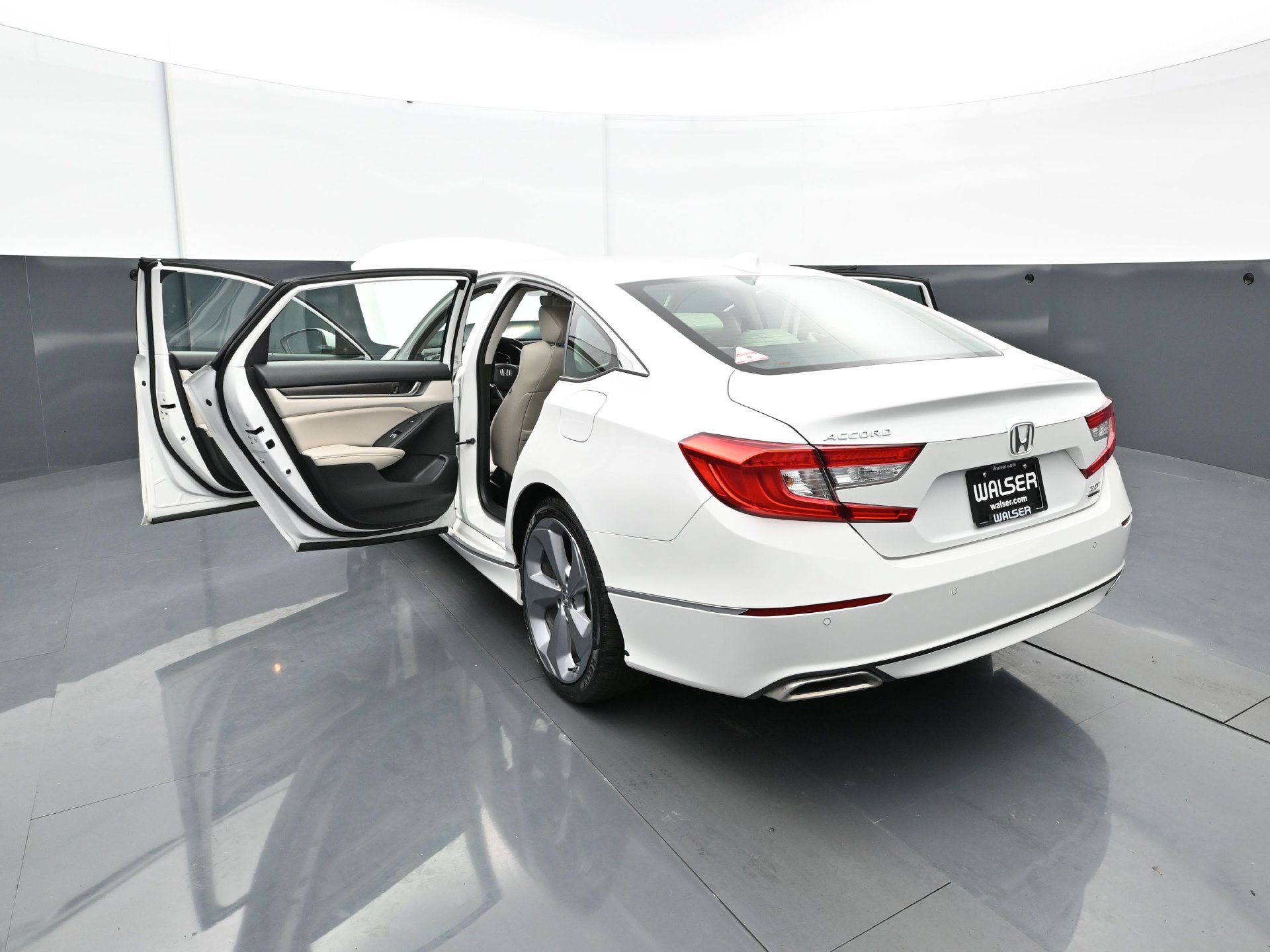 Used 2019 Honda Accord Touring image 38