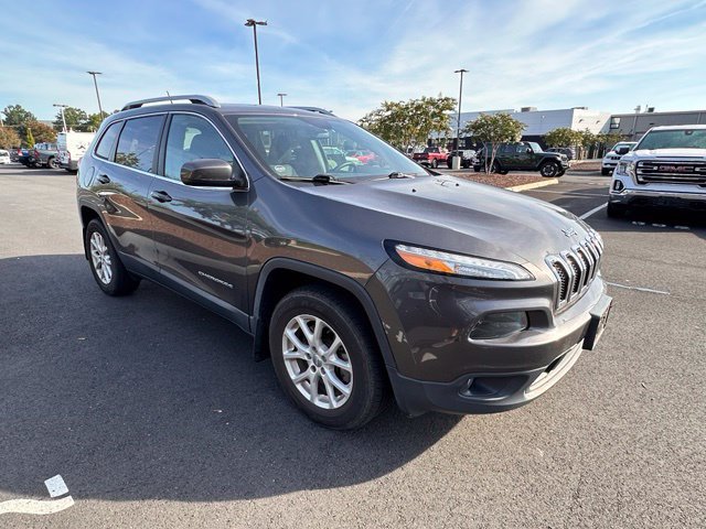 Used 2016 Jeep Cherokee Latitude w/ Cold Weather Group AWD/4WD image 9
