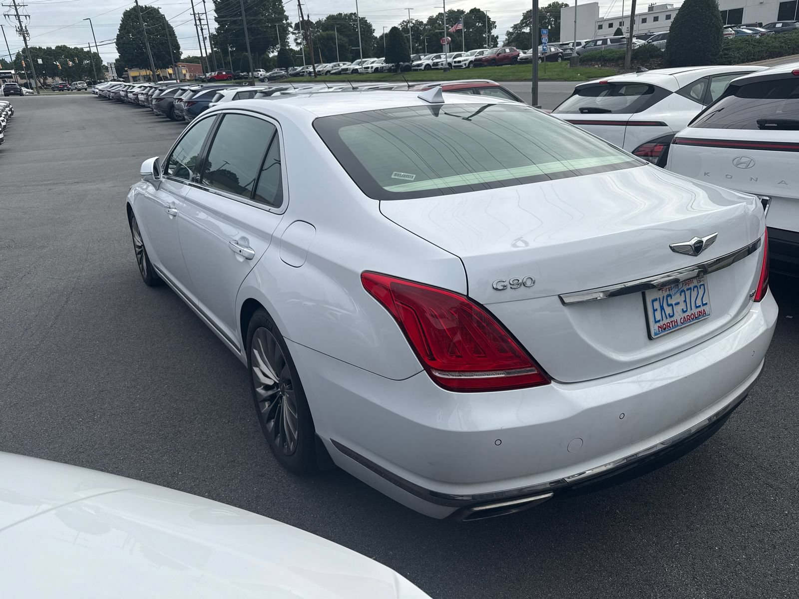 Used 2017 Genesis G90 5.0 Ultimate RWD image 8