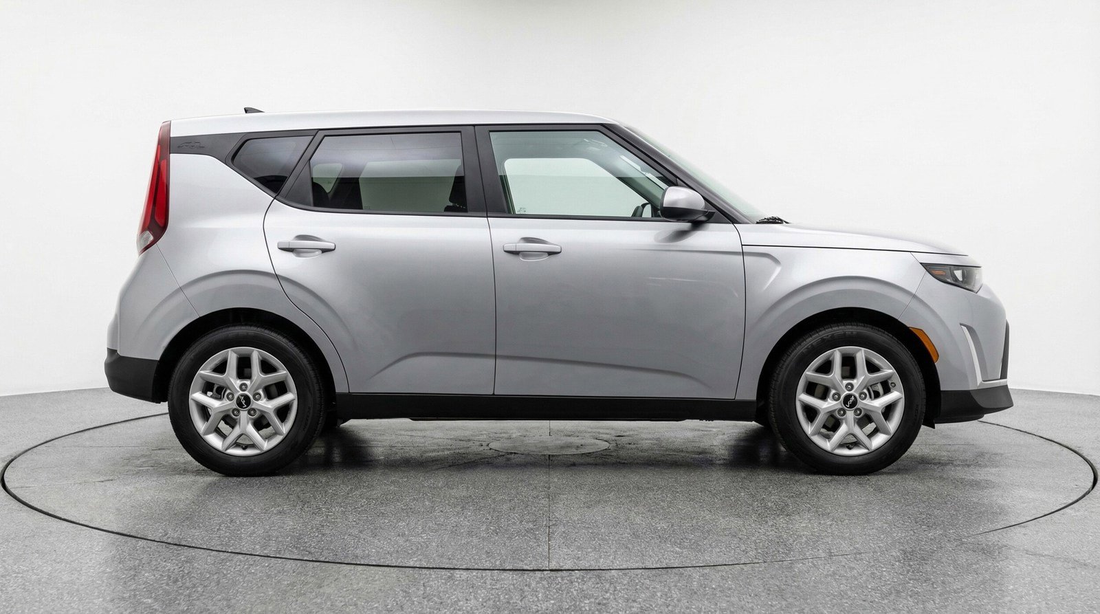 Used 2025 Kia Soul LX w/ LX Technology Package FWD image 8