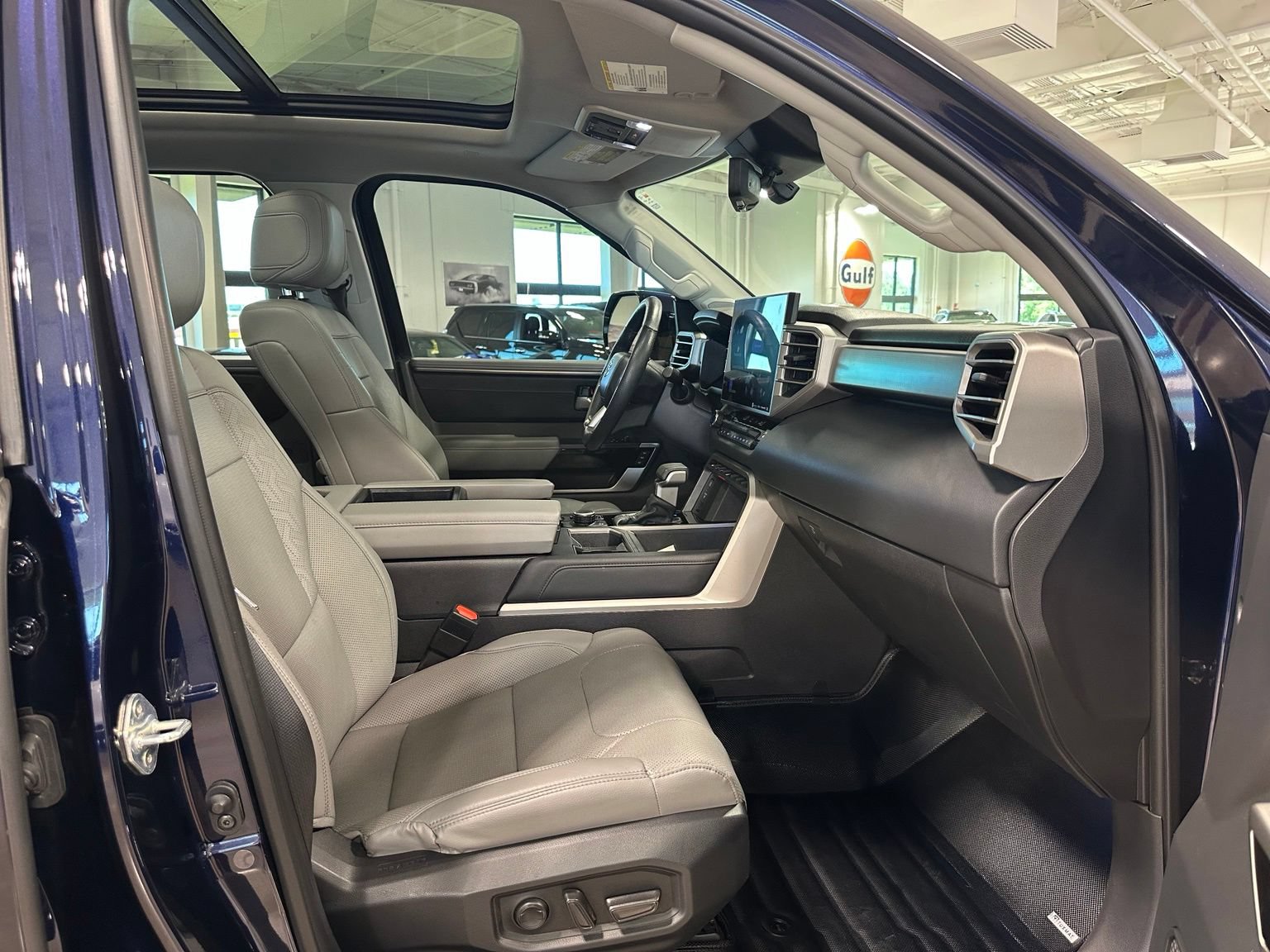 Used 2024 Toyota Tundra Limited AWD/4WD image 47