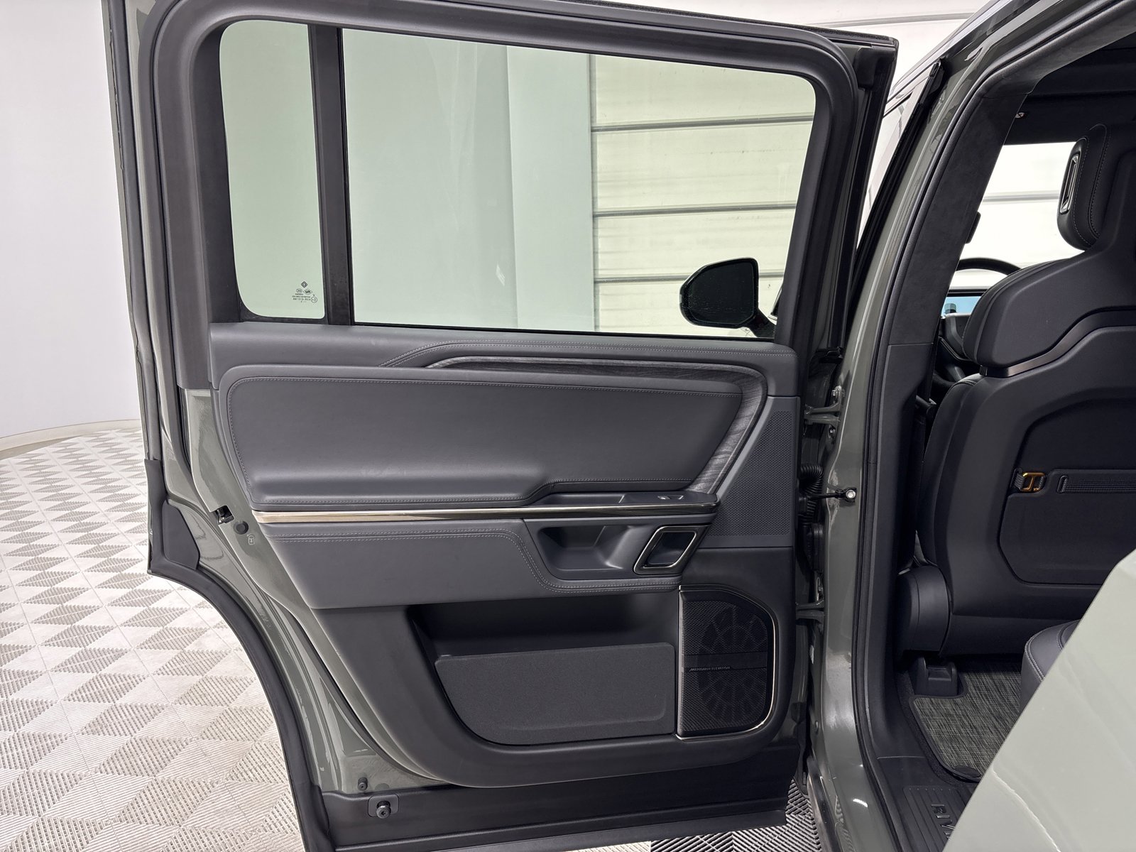 Used 2022 Rivian R1S Launch Edition image 17