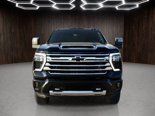 Used 2024 Chevrolet Silverado 2500 High Country w/ High Country Premium Package AWD/4WD image 3
