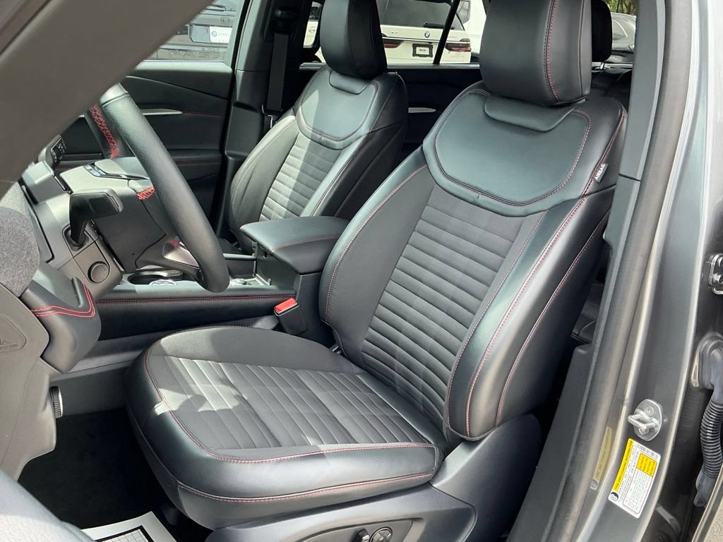 Used 2025 Ford Explorer ST-Line w/ Premium Package RWD image 27