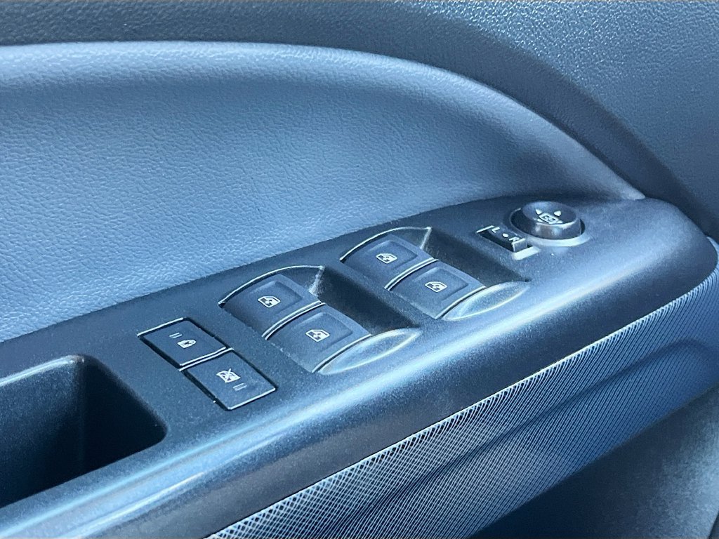 Used 2022 Chevrolet Colorado Z71 AWD/4WD image 17