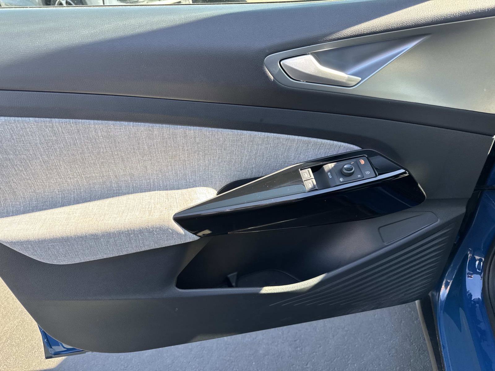 Certified 2025 Volkswagen ID.4 Pro image 12