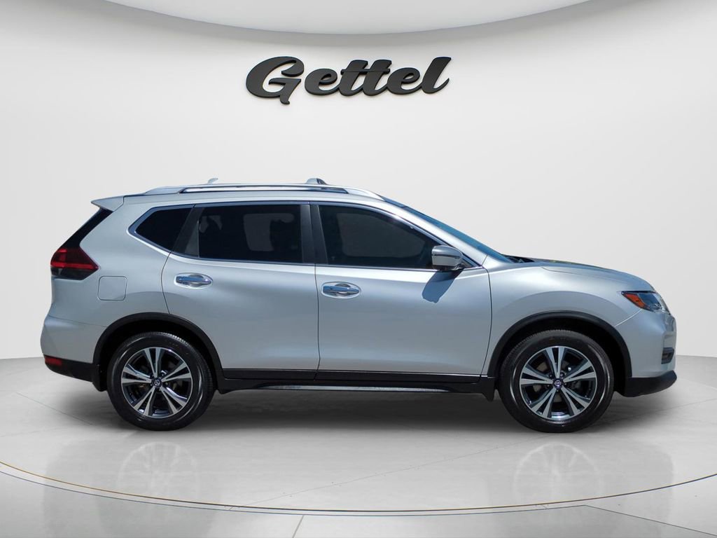 Certified 2020 Nissan Rogue SV w/ Premium Package FWD image 5