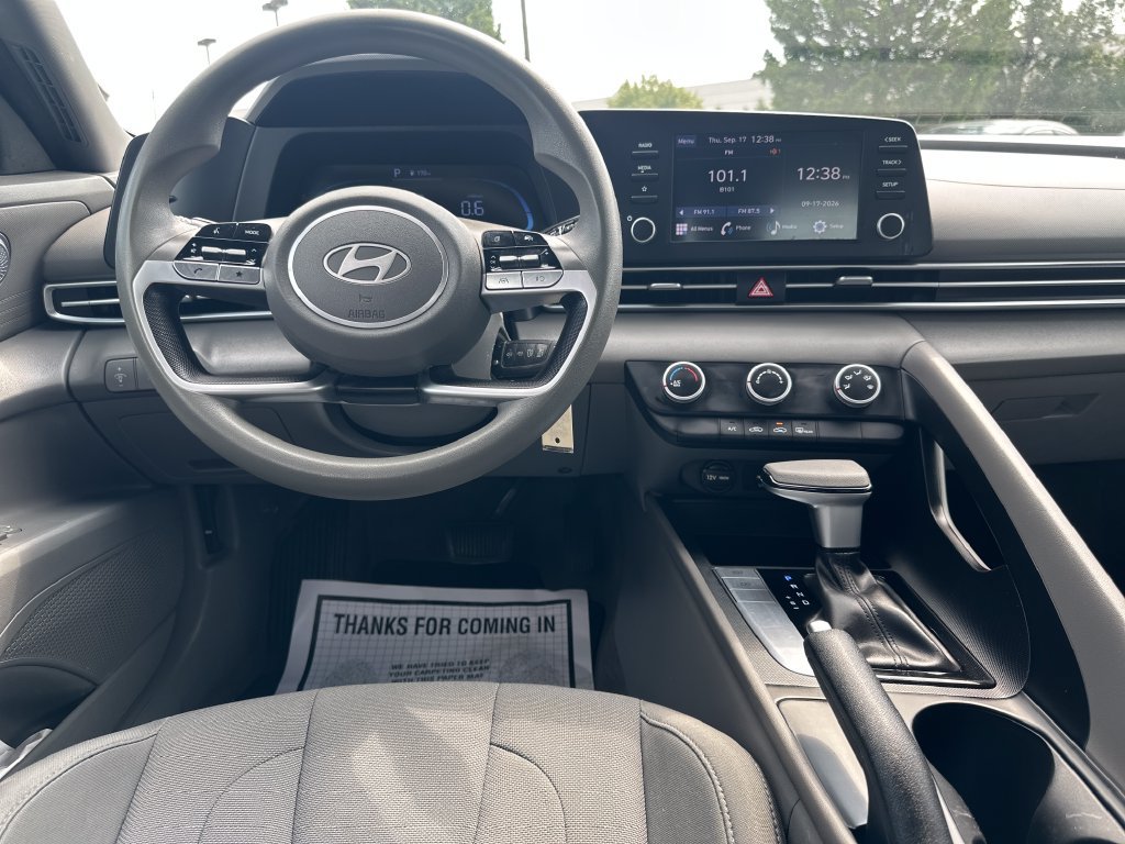 Used 2024 Hyundai Elantra SE FWD image 25
